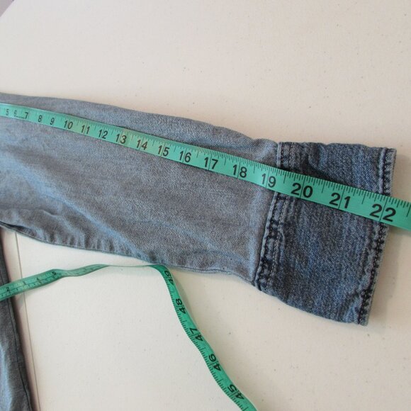 Levi's 2-Tone 100% Cotton Western Denim Pearl Snap Relaxed Button Down - Picture 13 of 16